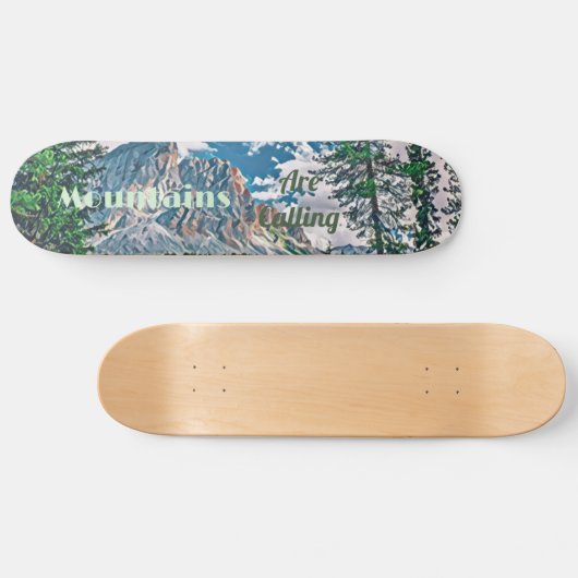 Die Berge bezeichnen Schneebäume als Pristine Skateboard (Horizontal)