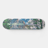 Die Berge bezeichnen Schneebäume als Pristine Skateboard (Horizontal)