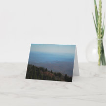 Die Berge nennen das Naturbild im Inneren unsichtb