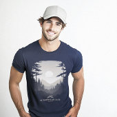 Die Berge nennen den Grafischen Waldnebel T-Shirt