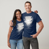 Die Berge nennen den Grafischen Waldnebel T-Shirt (Unisex)