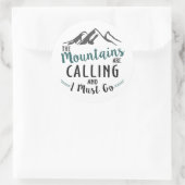 Die Berge nennen und ich muss gehen Runder Aufkleber (Tasche)