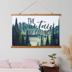 Die Berge rufen Camping-Zitat Wandteppich Mit Holzrahmen