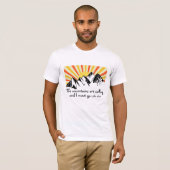 Die Berge rufen Retro-Sonnenaufgang T-Shirt (Vorne ganz)