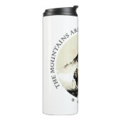 Die Berge rufen - Tumbler Thermosbecher (Nach links gedreht)