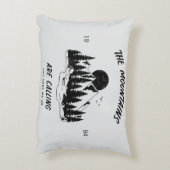 Die Berge rufen und hier gehen wir Dekokissen (Rückseite(Vertikal))