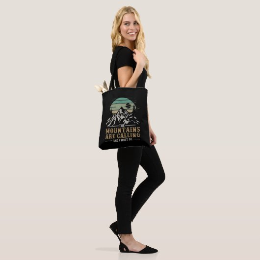 Die Berge rufen und ich muss gehen Tasche (Am Model)