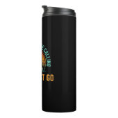 Die Berge rufen, und ich muss gehen Thermosbecher (Nach rechts gedreht)