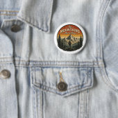 Die Berge rufen – Vintage Wandern Button (Beispiel)