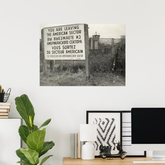 Die Berliner Mauer in einer Nachbarschaft Poster (Heimbüro)