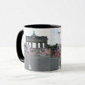 Die Berliner Mauer Tasse (Vorderseite Links)