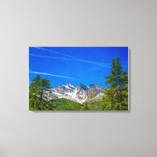 die berühmten Berge Drei Levanne auf der Leinwand