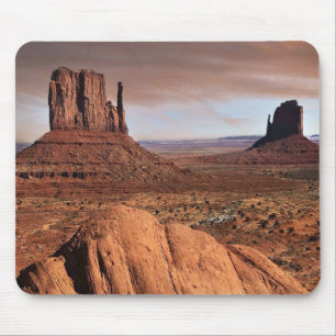 Die berühmten Mesas des Monument Valley, Utah. Mousepad