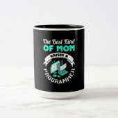 Die beste Mama löst einen Programmierer aus Zweifarbige Tasse (Mittel)