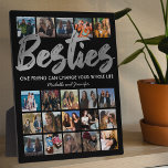 Die besten Freunde | Besties Foto Collage Plaque Fotoplatte<br><div class="desc">Personalisierte beste Freunde fotografieren die Plakette mit einem angesagten schwarzen Hintergrund,  der in jede beliebige Farbe verändert werden kann,  dem Wort "besties" in einem Schriftart mit Silber-Folie,  einem Freundschafts-Zitat,  Ihren Namen und einer 20 quadratischen Foto-Collage-Vorlage,  damit Sie sich selbst anpassen können.</div>