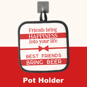 Die besten Freunde bringen Bier rot mit Topflappen