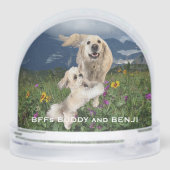 Die besten Freunde Zwei Hunde im Bereich Blume Bes Schneekugeln (Rückseite)