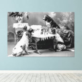 Die besten Freundinnen kümmern sich um sie, währen Leinwanddruck (Insitu (Holzboden))