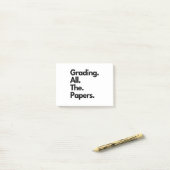 Die Bewertung aller Papers Funny Teacher Meme Post-it Klebezettel (Auf Schreibtisch)