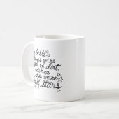 Die Bibel sagt uns, dass wir vom Schmutz… gemacht Kaffeetasse (Vorderseite Links)