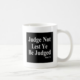 Die Bibel u. Beurteilen nicht andere Kaffeetasse