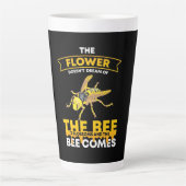 Die Biene kommt Milchtasse (Vorderseite)