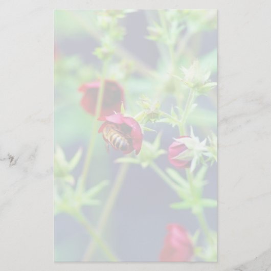 Die Biene mit der roten Blume Briefpapier (Vorderseite)