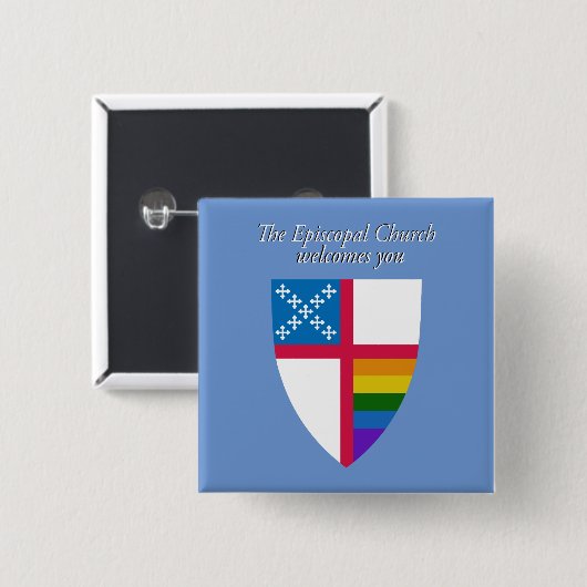 Die Bischofskirche begrüßt Sie mit dem Button Prid (Vorne & Hinten)