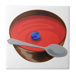 Die Blaubeere in einer Schüssel Tomatensuppe - Aus Fliese