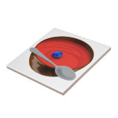 Die Blaubeere in einer Schüssel Tomatensuppe - Aus Fliese (Seite)
