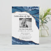 Die blaue und goldene Beerdigung feiern das Leben Einladung (Stehend Vorderseite)