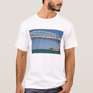 Die Blue Water Bridge ist eine zweispurige Brücke T-Shirt