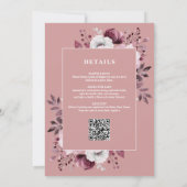 Die blühende Girl-Rosa-Dusche ist in einer kleinen Einladung (Rückseite)