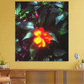 Die Blume leuchtet bei Sonnenlicht Leinwanddruck (Insitu (Wohnzimmer))