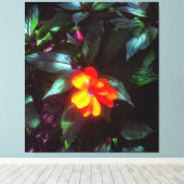 Die Blume leuchtet bei Sonnenlicht Leinwanddruck (Insitu (Holzboden))