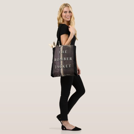 Die Bomber-Jacket Tasche (Am Model)