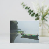 Die Boote auf dem ruhigen See - Postkarte (Stehend Vorderseite)