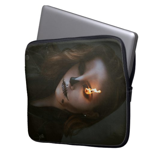 Die böse One Electronics Tasche (Vorderseite Links)