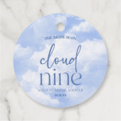 Die Braut ist auf Cloud Nine Blue Junggeselinnen-A Geschenkanhänger (Rückseite)