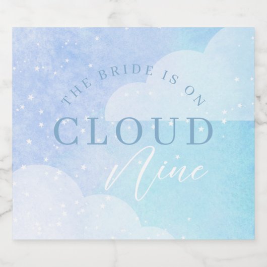 Die Braut ist auf Cloud Nine Brautparty Alkoholflaschenetikett (Einzelnes Label)