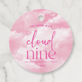 Die Braut ist auf einem wolkigen, neunfarbigen Jun Geschenkanhänger