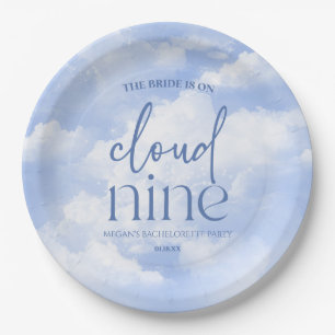 Die Braut ist auf neun Junggeselinnen-Abschied wol Pappteller