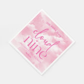 Die Braut ist auf wolkigen neunfarbigen Brautparty Serviette (Ecke)