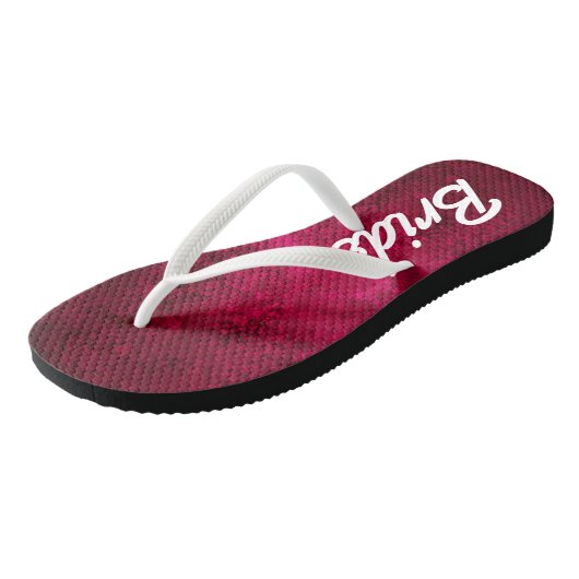 Die Braut und das Datum mit dem Titel Ruby Red Pin Badesandalen (Schrägansicht)