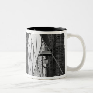 Die Brooklyn Bridge in New York City Zweifarbige Tasse