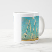 Die Brücke Freds Hartman Jumbo-Tasse (Vorderseite Rechts)
