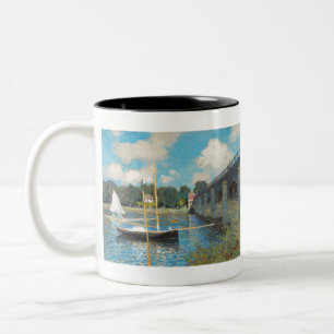 Die Brücke in Argenteuil von Claude Monet Zweifarbige Tasse