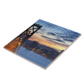 Die Bucht-Brücke von der Schatzinsel Fliese (Seite)