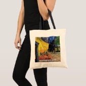 die cafe terrasse auf dem platz du forum, Arles... Tragetasche (Vorderseite (Produkt))