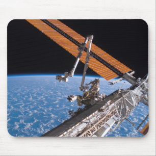 Die Canadarm2 und Solarstromanlageplattenflügel Mousepad